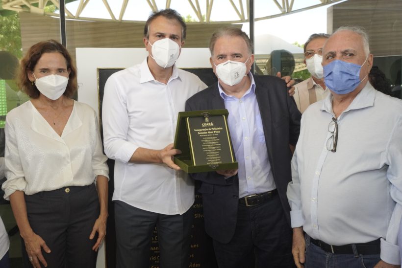 Policlínica de Maracanaú é inaugurada com a presença de Camilo e Roberto Pessoa
