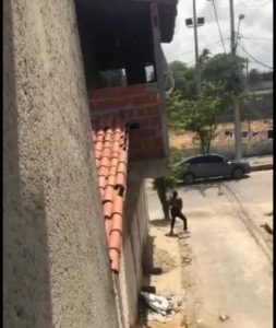 Bairro de Fortaleza é palco de confronto entre faccionados em plena luz do dia