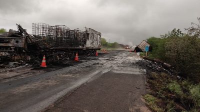 Acidente entre caminhões causa incêndio e deixa uma pessoa morta no interior do Ceará