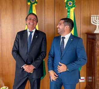 Jair Bolsonaro com o deputado André Fernandes. (Foto: reprodução/Facebook)