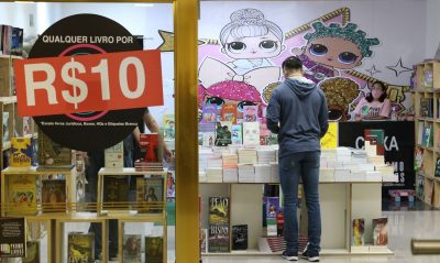 São Paulo - Lojas reabertas no Shopping Light após início da fase de transição do Plano São Paulo para combate à covid-19, que permite o funcionamento das lojas de shopping centers das 11h às 19h. (Foto: © Rovena Rosa/Agência Brasil)