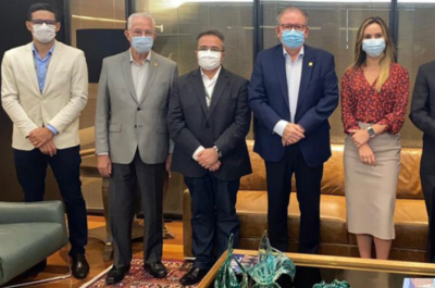 Romildo Rolim é o do meio. Onde está Gomes da Costa?