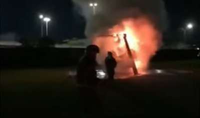 Helicóptero do Ibama foi incendiado em Manaus, no Amazonas. (Foto: reprodução/YouTube)
