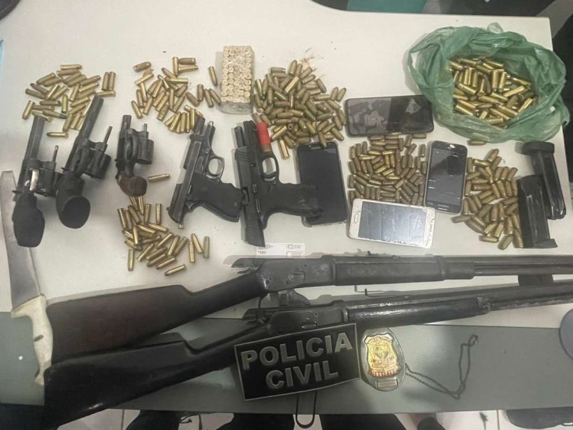 Polícia Civil apreende armas e granada em terreno no município de Caucaia