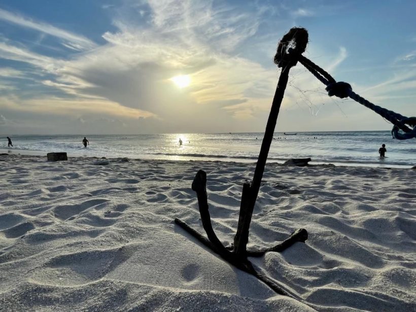 Dois turistas portugueses são resgatados pelo Corpo de Bombeiros na Praia do Futuro