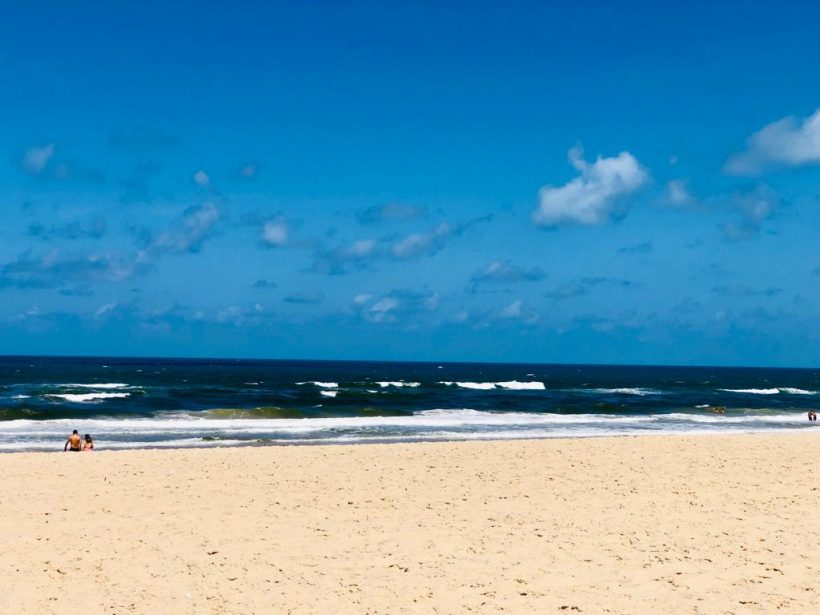 Semace aponta que dez trechos da orla de Fortaleza estão próprias para banho