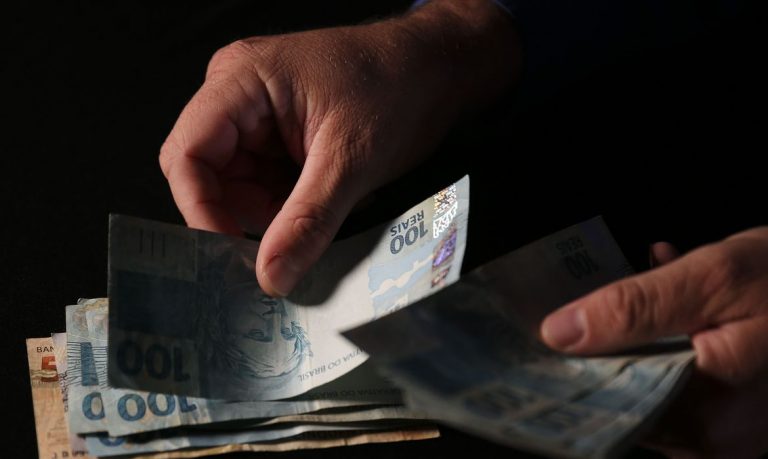 Salário mínimo sobe para R$ 1.302 em 1º de janeiro