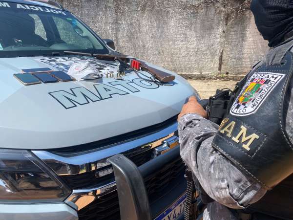 PM encerra festa de organização criminosa, prende suspeitos e apreende armas em Aquiraz
