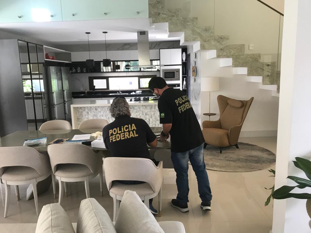 PF prende empresário e cumpre mandado de busca e apreensão no combate ao tráfico de drogas