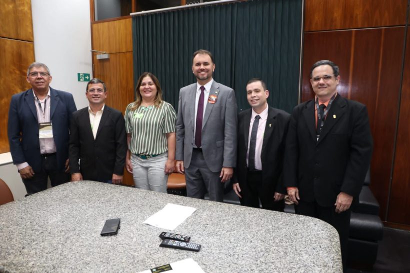 Moses discute com Conselho Federal de Farmácia piso salarial da categoria