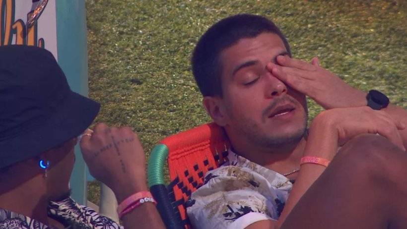 Arthur Aguiar revela que Maíra Cardi perguntou se ele queria entrar solteiro no BBB22