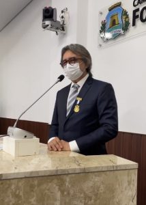 Prefeito do Eusébio recebeu a homenagem na Câmara Municipal de Fortaleza. (Foto: reprodução/vídeo)