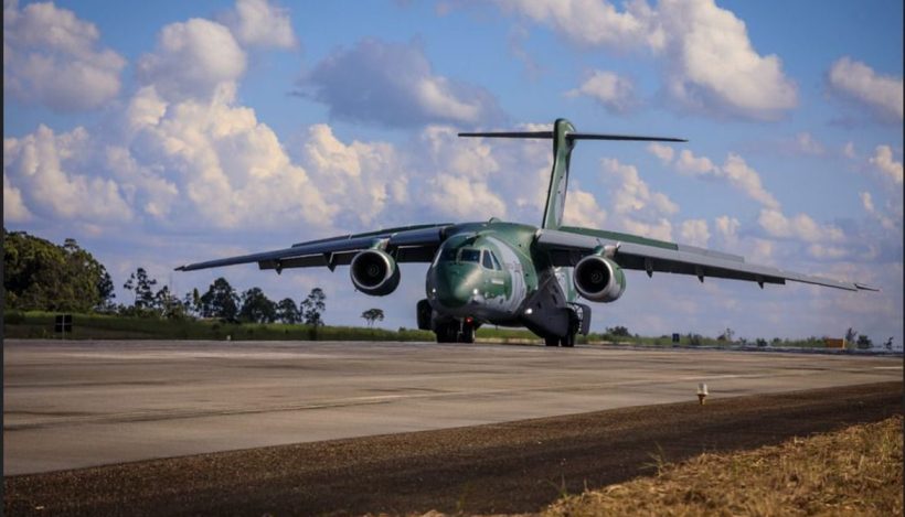 Avião da FAB responsável pelo resgate de brasileiros deixa a Polônia rumo ao Brasil