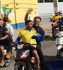 Presidente Bolsonaro durante motociata em Quixadá. (Foto: reprodução/vídeo)