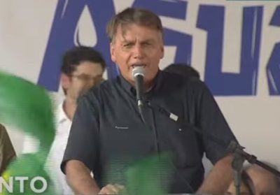 Presidente Jair Bolsonaro solta "vaia cearense" durante visita à Quixadá. (Foto: reprodução/vídeo)