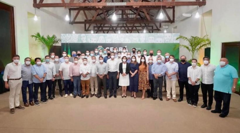 Em clima de despedida, Camilo almoça com deputados cearenses na residência oficial