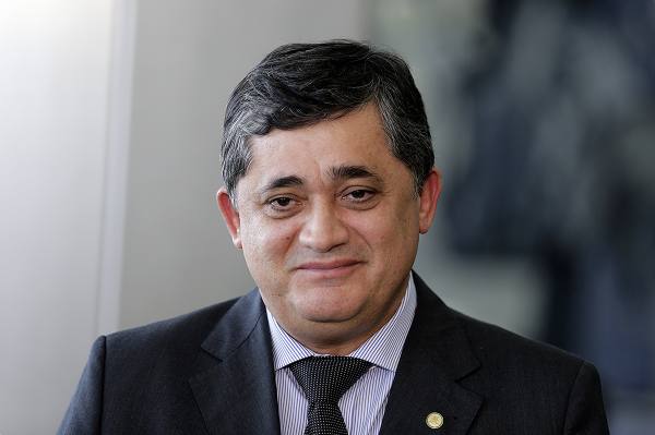 José Guimarães alerta Camilo Santana sobre presença de “inimigos traiçoeiros”