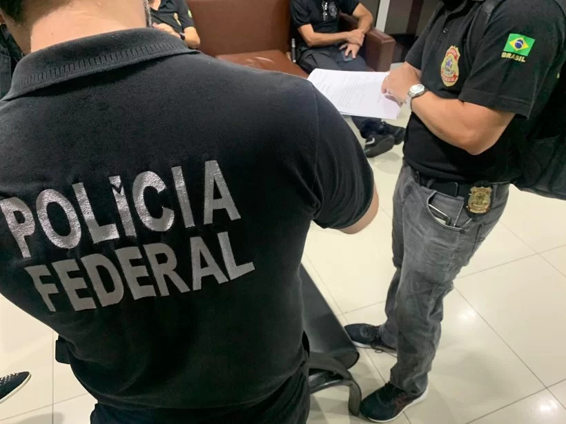 PF deflagra operação contra fraudes na compra de livros didáticos na Prefeitura de Beberibe