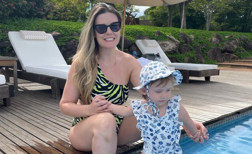 Esposa de Tiago Leifert posta foto com a filha e derrete a web
