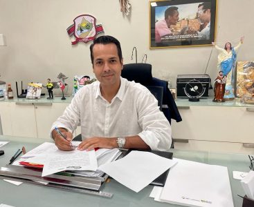 Prefeito de Caucaia, Vitor Valim. (Foto: divulgação/Prefeitura de Caucaia)