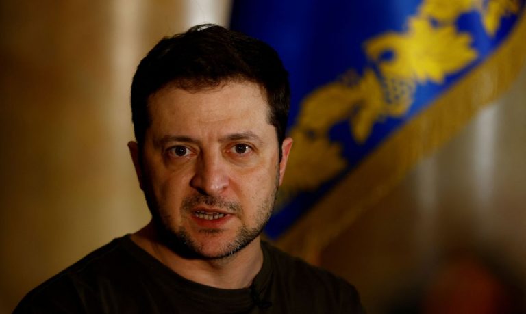 Zelensky: área de exclusão aérea é necessária para conter catástrofe