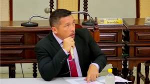 Vereador denuncia contratos de parentes do prefeito de Juazeiro do Norte com IDAB