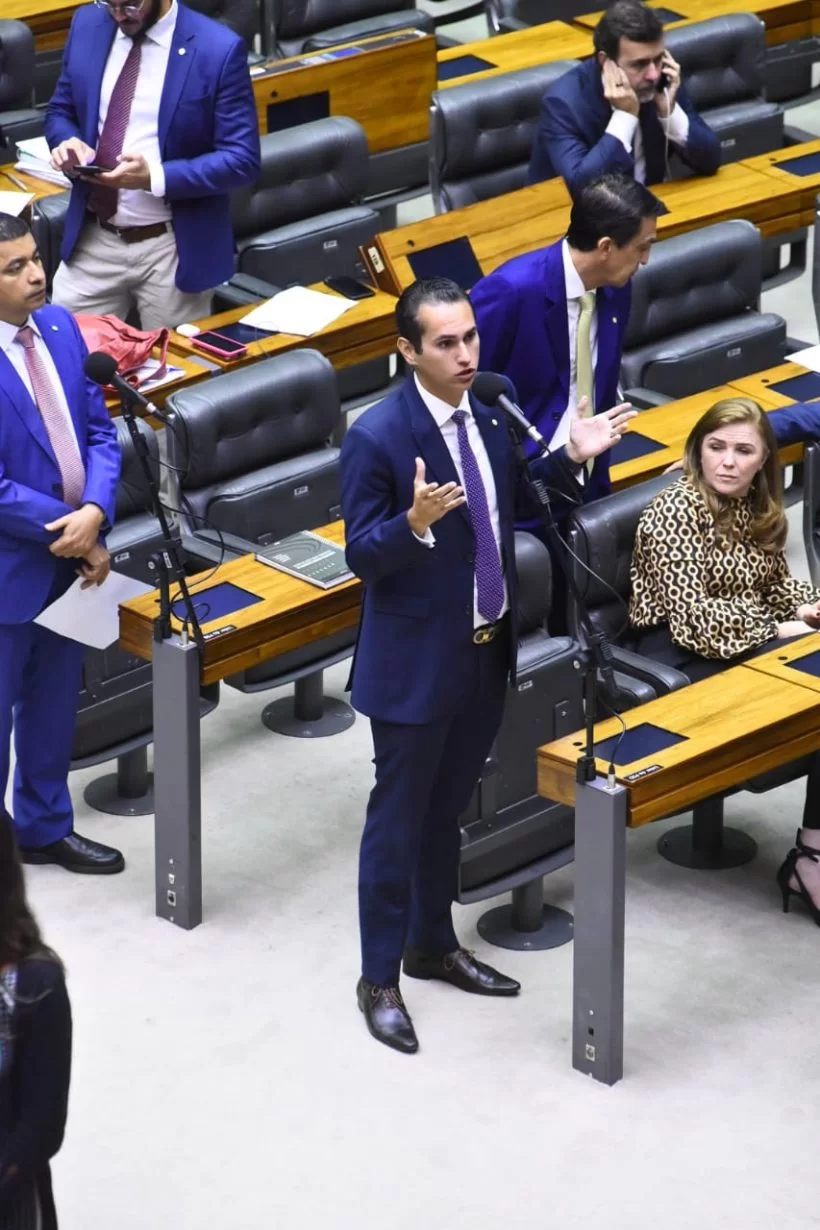 Domingos Neto consegue apoio de líderes partidários para barrar aumento da tarifa de energia