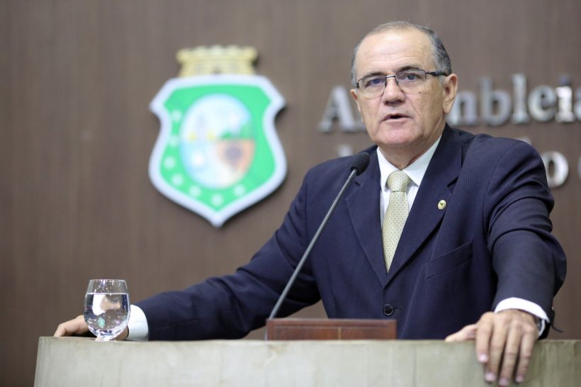 Projeto que reserva mesas e cadeiras para idosos em praças de alimentação é aprovado na AL