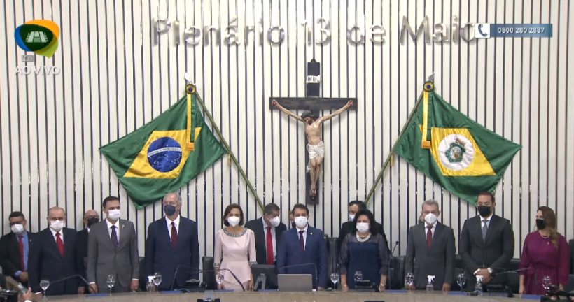 Izolda Cela torna-se a primeira governadora do Ceará em momento histórico