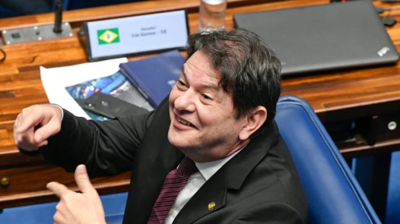 Cid Gomes tira 12 licenças do mandato de senador nos últimos 45 dias