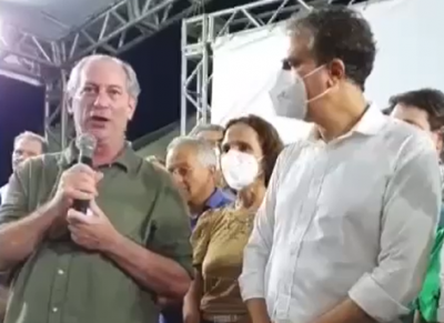 Ciro Gomes é insultado em palanque com Camilo Santana