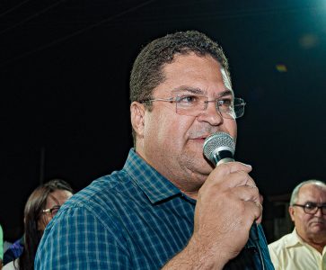Naselmo Ferreira, prefeito de Fortim. (Foto: reprodução/Facebook)