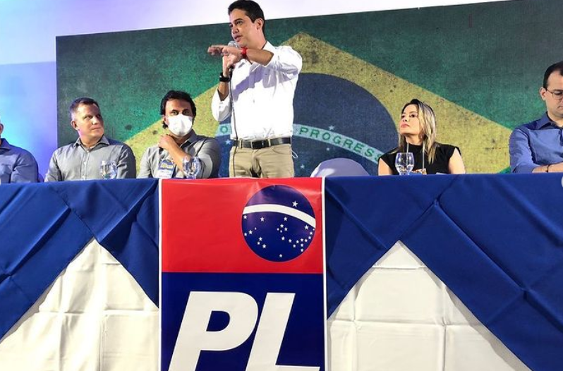 Júnior Mano comemora evento com diretores do FNDE promovido pelo PL