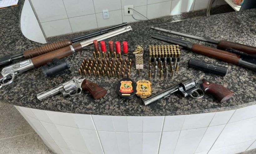 Polícia Civil apreende arsenal escondido na residência de médico no Crato