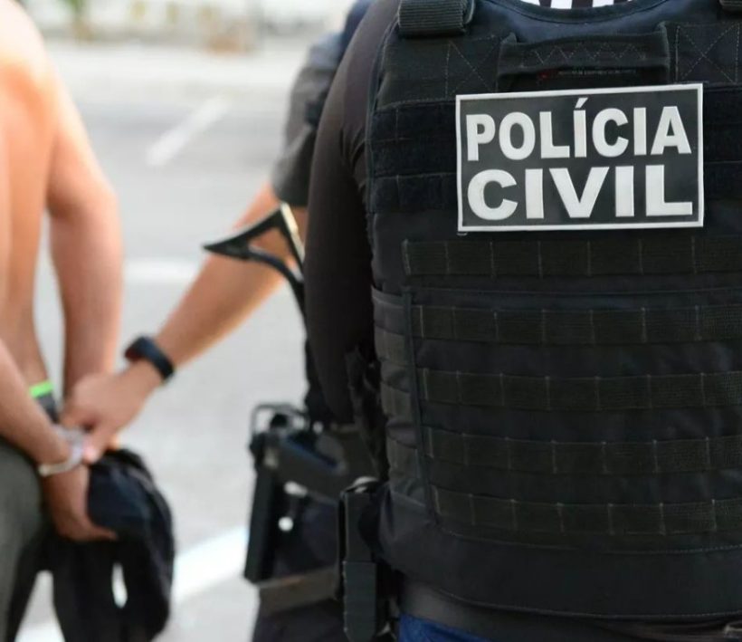 Homem é preso suspeito de ameaçar a mãe e agredir a companheira