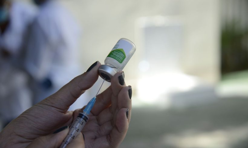 Prefeitura de Maracanaú realiza vacinação contra a Covid-19, Influenza e Tríplice Viral
