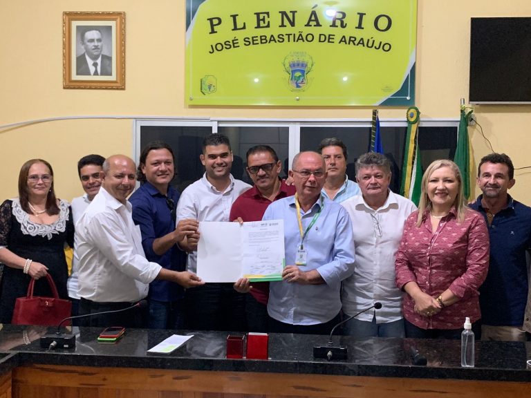 Prefeito de Redenção assina ordem de serviço para asfaltar e sinalizar 20 mil metros quadrados de ruas