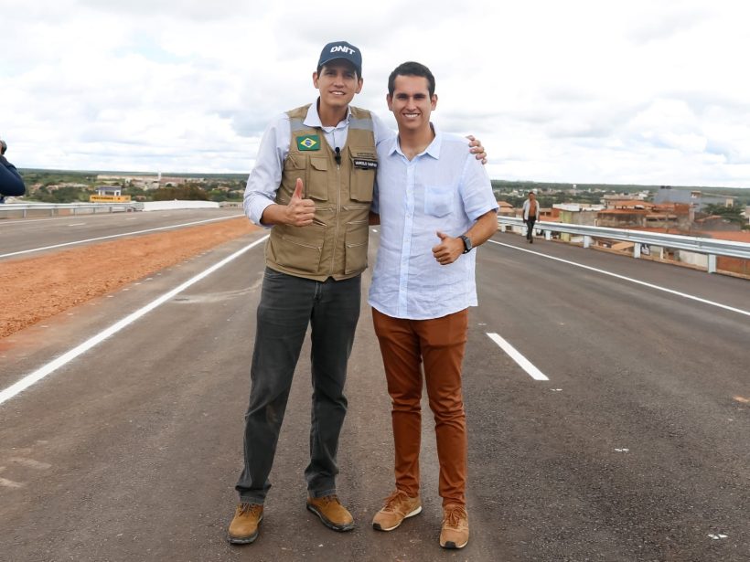 Domingos Neto acompanha ministro Marcelo Sampaio na liberação da travessia de Tianguá, na BR-222