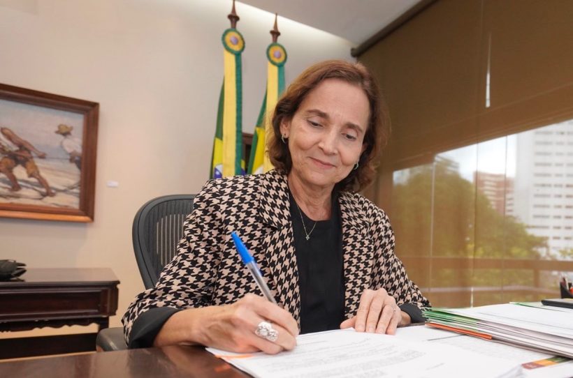 Izolda adia reunião com secretariado mas não irá para convenção que lança candidatura de Ciro