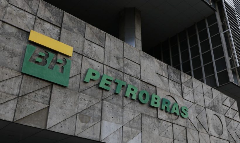 Presidente da Petrobras deixa cargo após novo reajuste nos combustíveis e críticas de Bolsonaro e presidente da Câmara