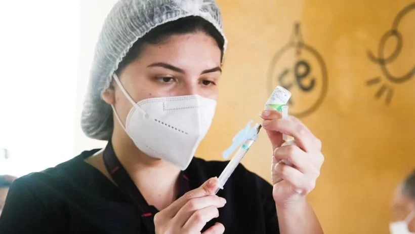 Aplicação da 4ª dose da vacina contra a covid-19 em idosos acima de 70 anos começa nesta segunda (9)
