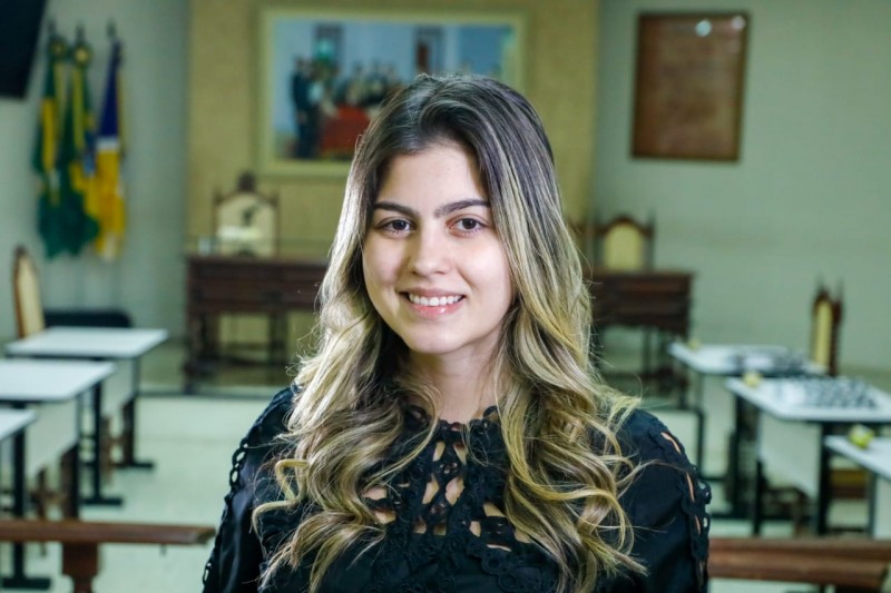 Familiares, amigos e população de Juazeiro dão adeus à Yanny Brenna