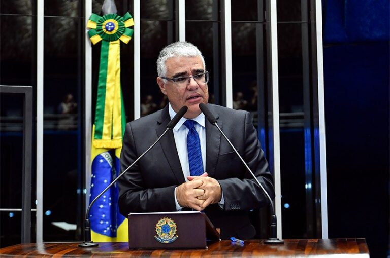 Eduardo Girão assina PEC que cria regime de trabalho por hora e flexibiliza CLT