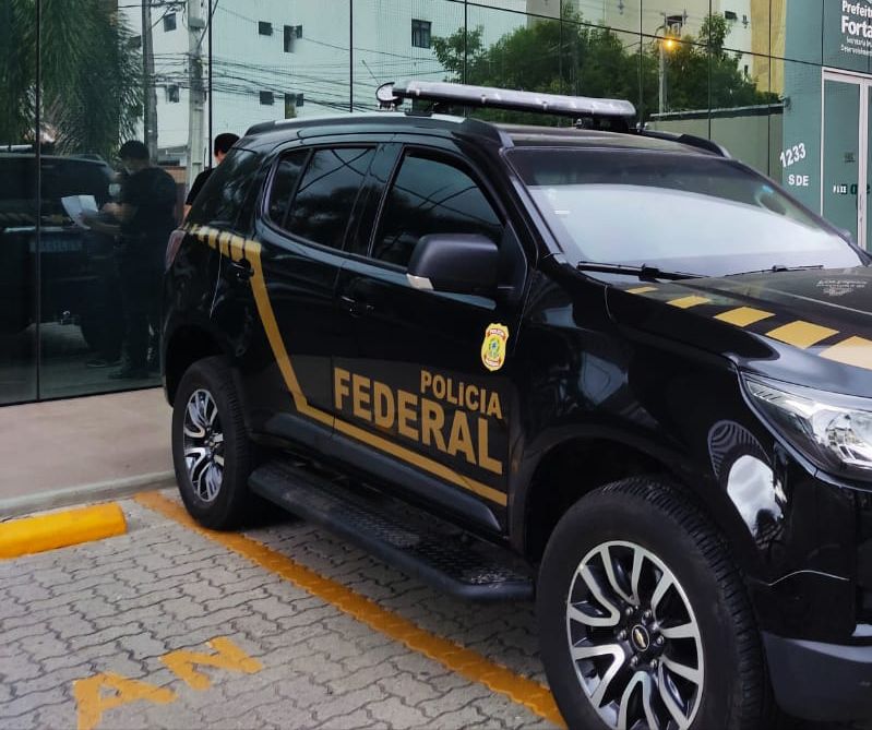 PF deflagra operação em Fortaleza contra americano envolvido em crime de ódio pela internet