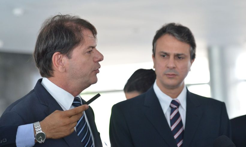 Camilo Santana recebe maior comenda do BNB e Cid Gomes não aparece