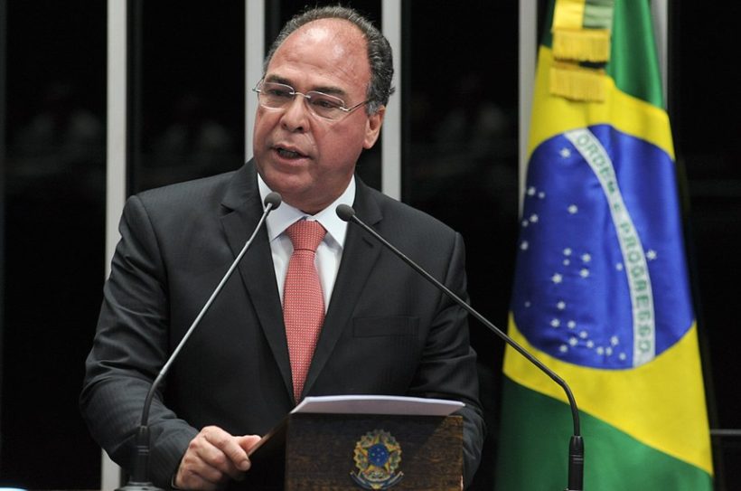 Fernando Bezerra estima que gasolina vai ficar R$ 1,65 mais barata