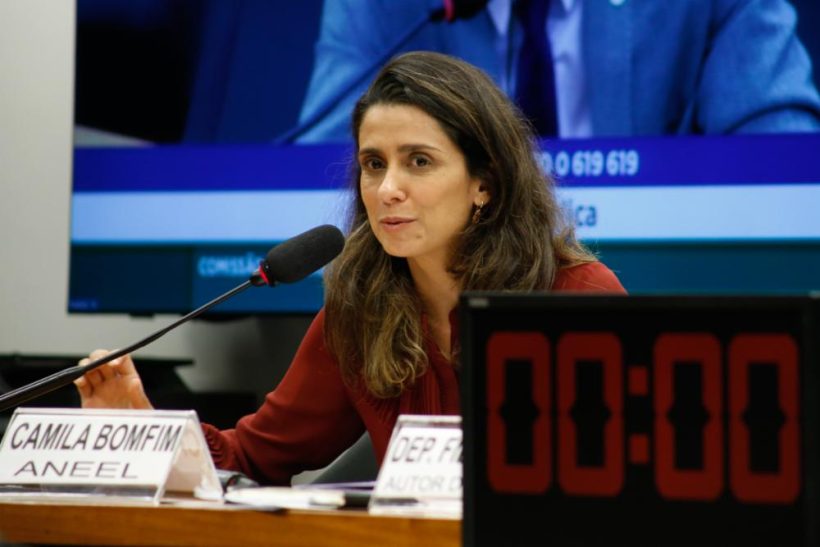 Conta de luz pode baixar 19,5%, aponta diretora da Aneel