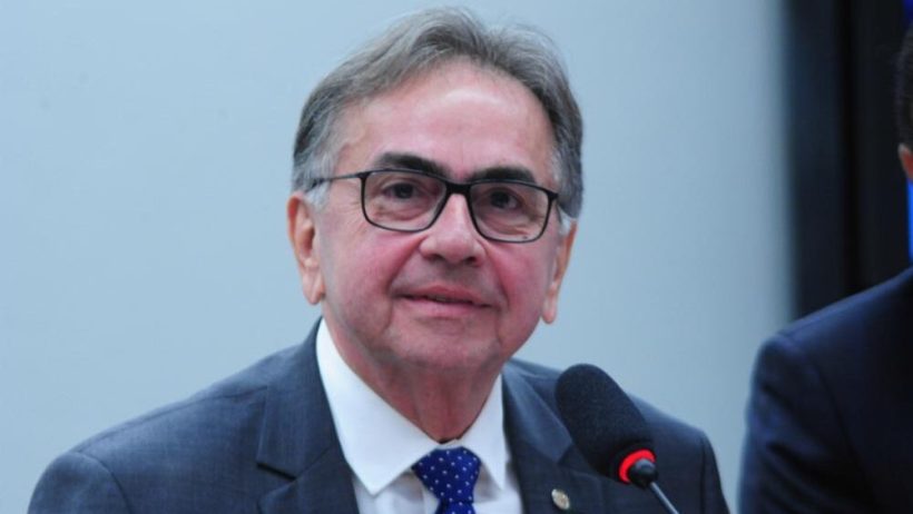 André Figueiredo crava que vaga de Eduardo Bismarck ficará com Leônidas Cristino