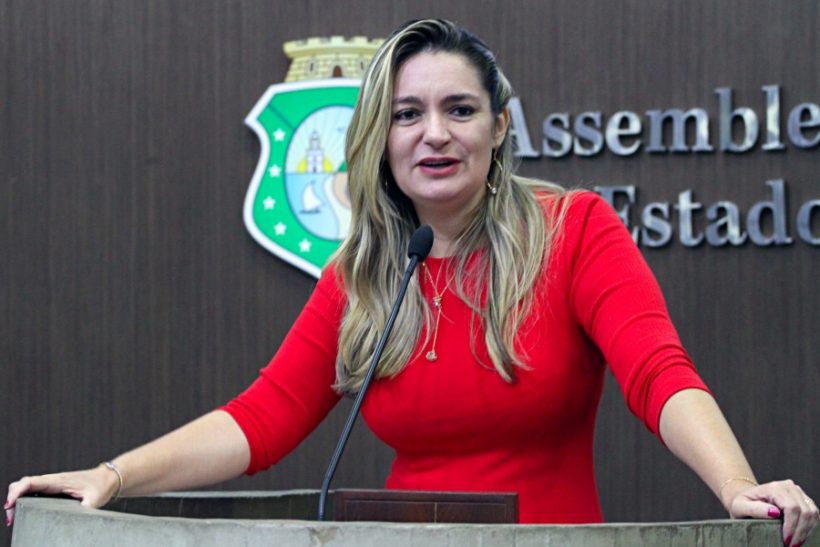 Augusta Brito confirma ser 1ª suplente de Camilo Santana ao Senado