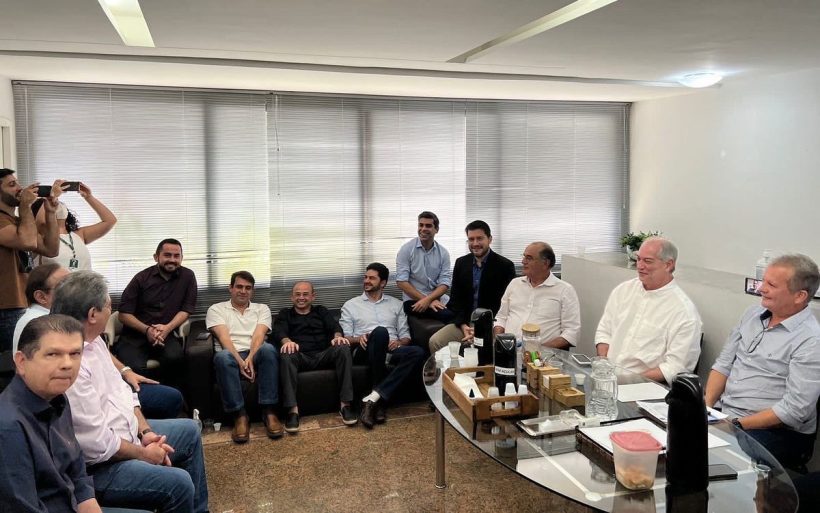 Reunião de pedetistas tem presença de Ciro mas impasse ainda continua